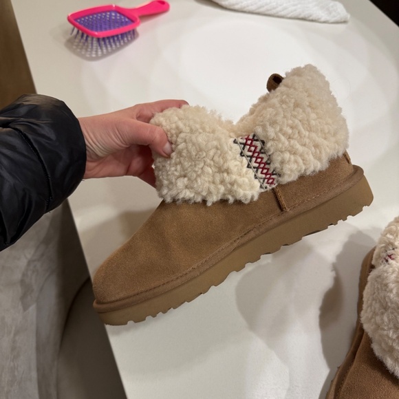 COPY - UGG ULTRA MINI BRAID BOOTIE IN CHESTNUT - Picture 3 of 7